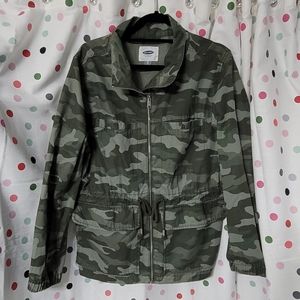 NWOT Old Navy green camo zip-up jacket. Toggle at waist for adjustment.